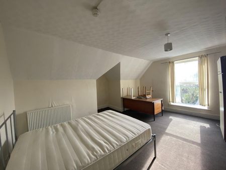 6 bedroom terraced house to rent - Photo 4