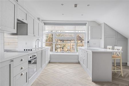 *Includes GAS & ELECTRIC* Spacious and well presented three bedroom recently refurbished top floor apartment in central Summertown and within a short walk to shops and facilities. Close to bus stop with regular bus running into the city centre. - Photo 3