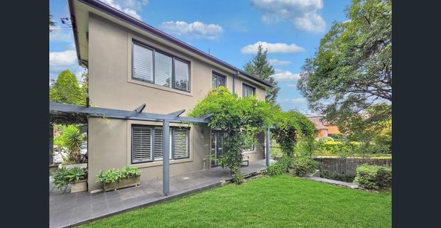 Luxurious Double Brick Family Home in Tranquil Location - Photo 1