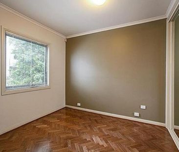 SUPER SPACIOUS, SUPER CONVENIENT! - Photo 2