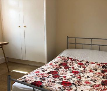 House share to rent - Photo 2