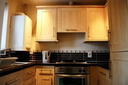 2 bedroom flat to rent - Photo 4