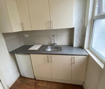 Room in a Shared House, Chester Road, IG3 - Photo 4