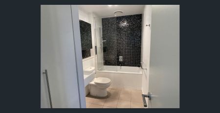 Stylish Two Bedroom Apartment in Prime Travancore Location - Photo 5