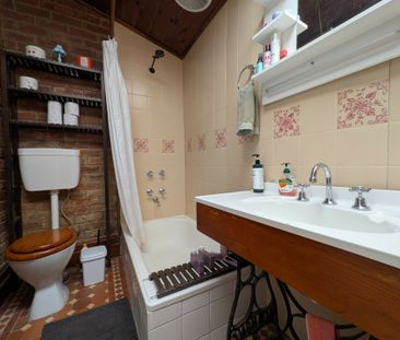 Charming 2-Bedroom Cottage with Modern Comforts in Prime Adelaide L... - Photo 5