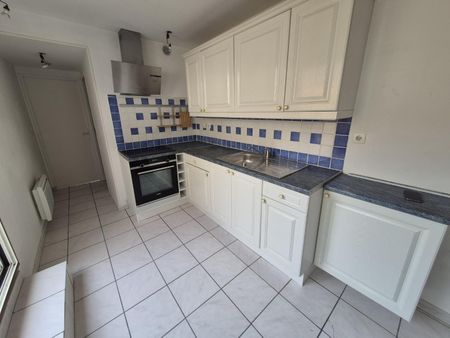 Location Appartement 3 pièces 85m² LILLE 59160 - Photo 3