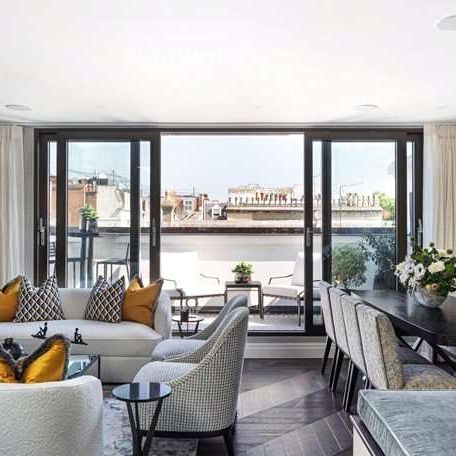 Immaculately presented apartment with terrace - Photo 1