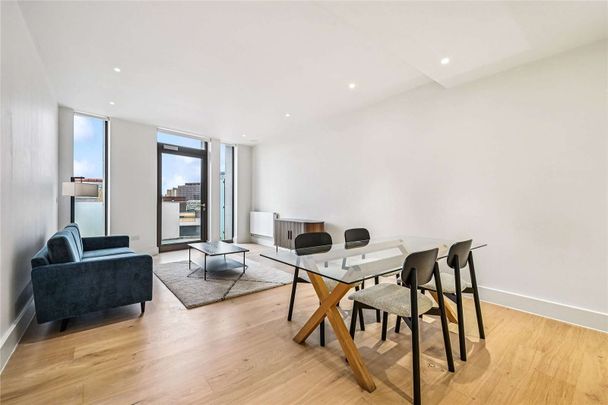Spacious one bed apartment located in the heart of Waterloo. - Photo 1