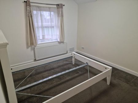 3 bedroom end of terrace house to rent - Photo 3