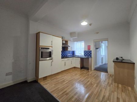 2 bedroom flat to rent - Photo 4
