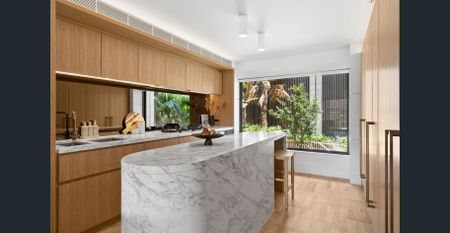 BOUTIQUE APARTMENT WITH DESIGNER FINISHES IN THE ROCKS | Furnished - Photo 4