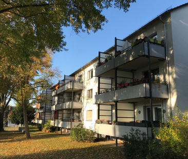 Komfortabel wohnen im Erdgeschoss mit Balkon! - Foto 1