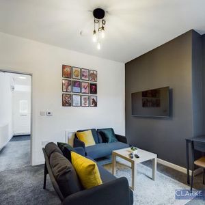 4 bedroom house of multiple occupation to rent - Photo 2