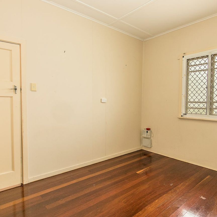 Spacious Unit on Gregory Street. - Photo 1