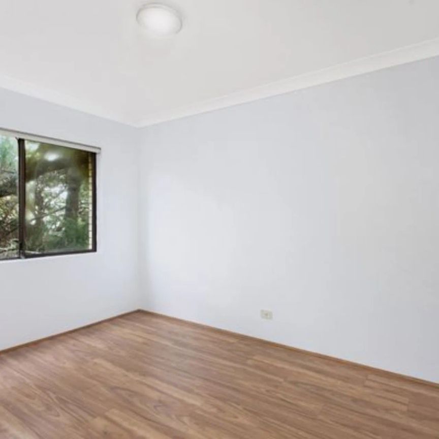 SPACIOUS 3 BEDROOM APARTMENT IN PRIME LOCATION - Photo 1