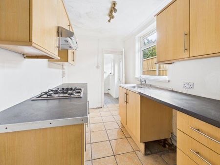 2 bedroom semi-detached house to rent - Photo 5