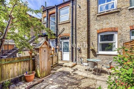 Junction Road, London, N17 - Photo 3