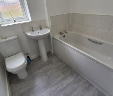 3 bed Semi-Detached - To Let - Photo 5