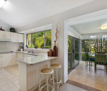 Family Home Backing Bushland Reserve - Photo 4