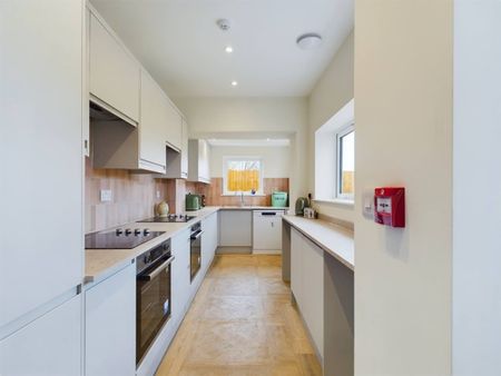 Room in a Shared House, Charlton Road, BS15 - Photo 3