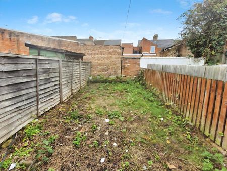 2 bedroom terraced house to rent - Photo 2