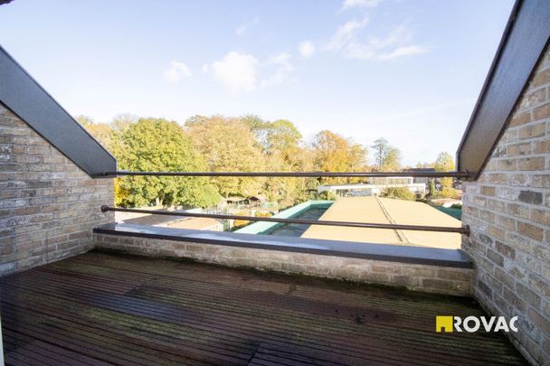 Lichtrijk en ruim duplex-appartement met terras voor- en achteraan én garagebox - Foto 1