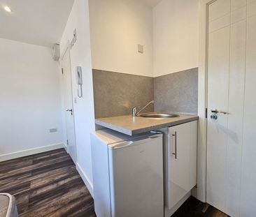 Studio Flat, Matthews Road, UB6 - Photo 4
