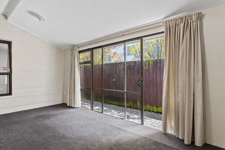 3-bedroom standalone house, with parking - Photo 4