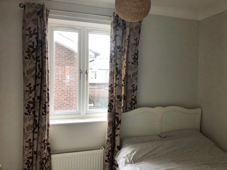 2 Bed Terraced House, Blyth Close, E14 - Photo 4