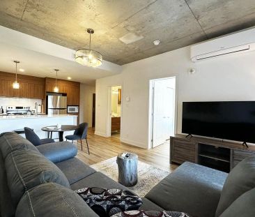 2929 VICTORIA — 3 ½ - Photo 1