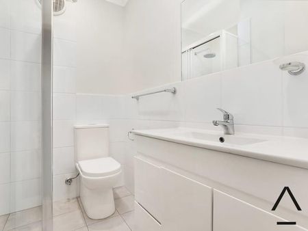 3-Bedroom Terrace - Prime Location - Photo 5