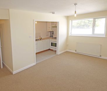 1 bedroom Upper Floor Flat flat to rent - Photo 1