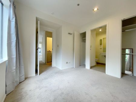 Spacious 2 bedroom apartment next to St Lukes mall - Photo 2