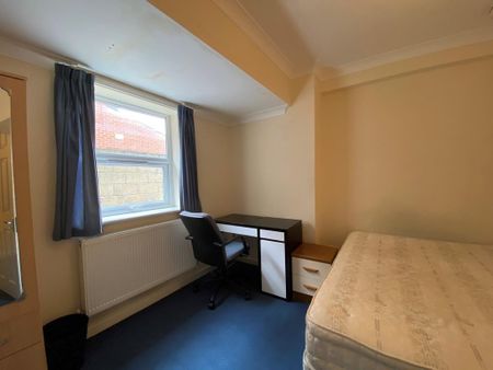 5 bedroom semi-detached house to rent - Photo 5