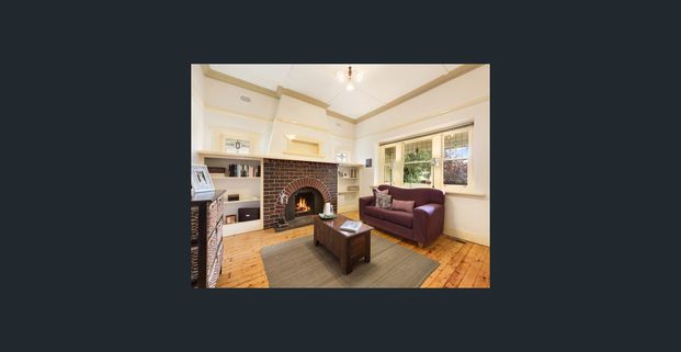 Charming 1930's Californian Bungalow - Photo 1