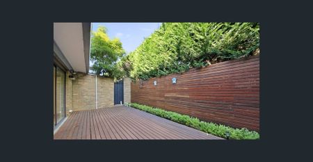 Three-Bedroom Townhouse with Terrace and Double Carport - Photo 3