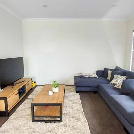 3 Bedrooms, 2 Bathrooms in Flagstaff - Photo 3