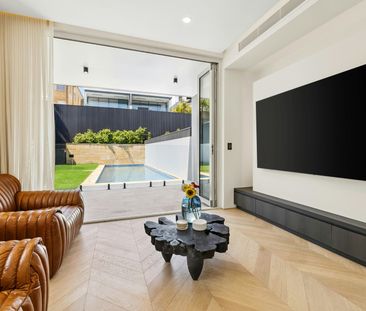 Multi Level Home With Panoramic Views & Swimming Pool - Photo 1