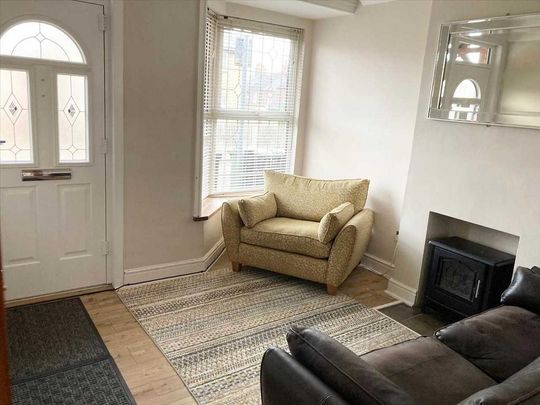2 bedroom terraced house to rent - Photo 1