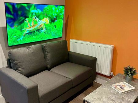 Pitville Place Room 6 - Photo 3