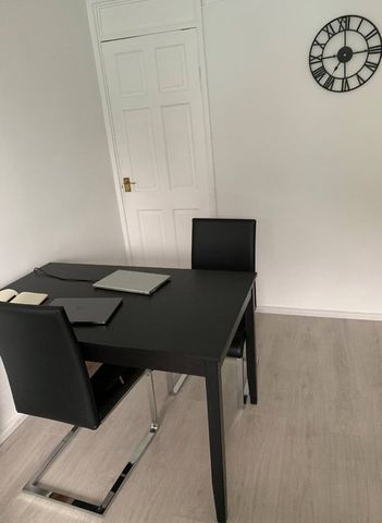 1 Bed Flat, Viewcraig Gardens, EH8 - Photo 3