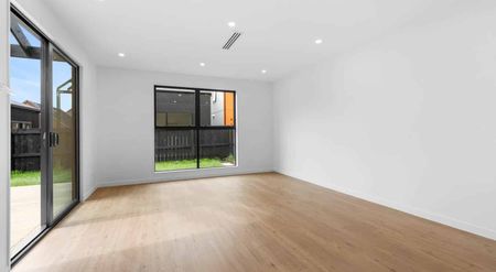 Modern 4Bed, 2Bath House in Karaka - Photo 2