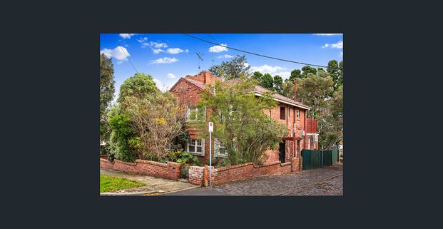 Art deco delight - Photo 1