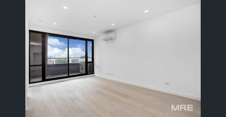 Light and bright at the edge of the CBD - Photo 3