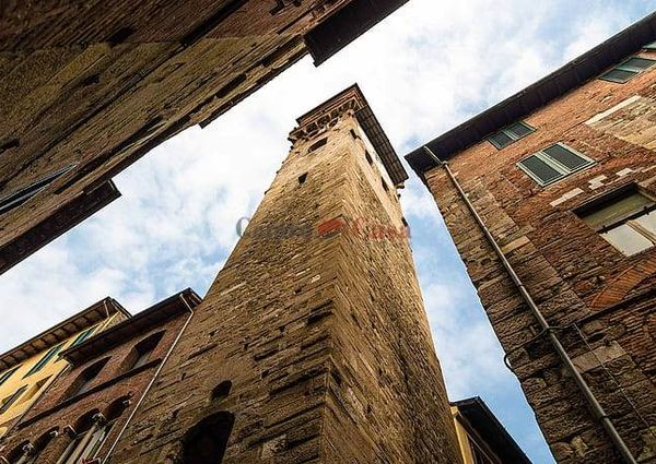 Ampio appartamento con terrazzino libero da metà marzo 2026 !