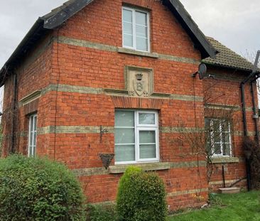 We are delighted to present this three-bedroom detached farmhouse, ... - Photo 6