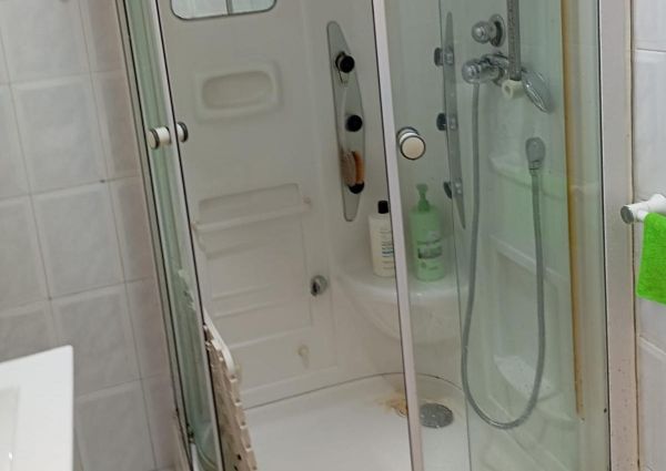 Quarto so para senhoras 5 minutos estacao Amadora