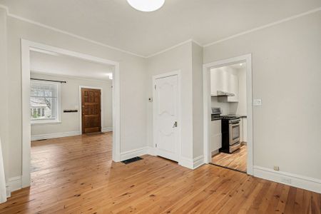 For Lease - 8 Carlotta Avenue, Vanier and Kingsview Park, Ontario - Photo 2