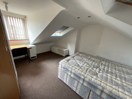 8 Bed Student Accommodation - Photo 3
