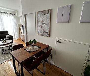 Charming 2-Bedroom Partly Furnished Home - Photo 3